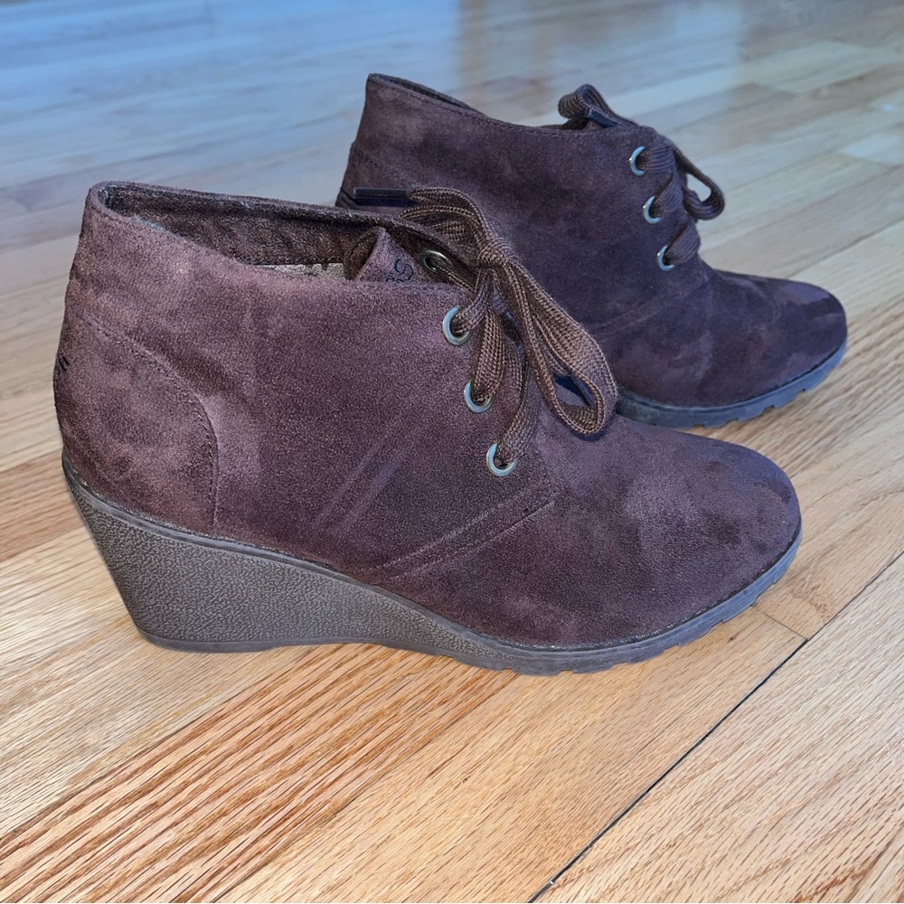 BOBS Skechers Wedge
Heel Ankle Boots
Brown Faux Suede
Booties Memory
Foam 8 1/2